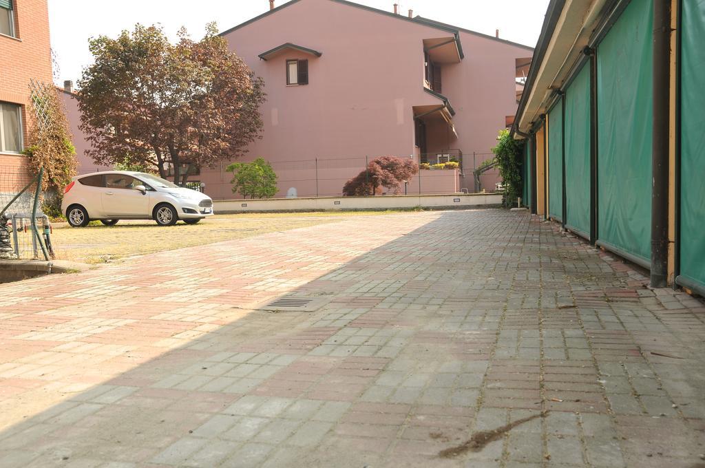 Borromeo Residenze Service S.A.S Peschiera Borromeo Zewnętrze zdjęcie