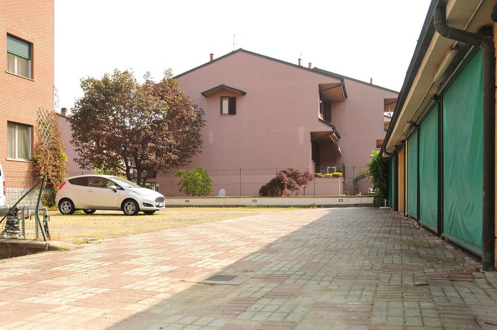 Borromeo Residenze Service S.A.S Peschiera Borromeo Zewnętrze zdjęcie